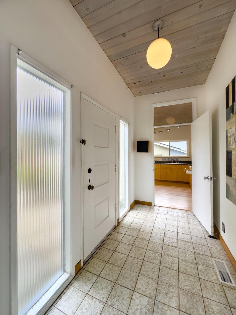 Detail Gallery Image 9 of 55 For 215 El Granada Blvd, Half Moon Bay,  CA 94019 - 3 Beds | 2 Baths
