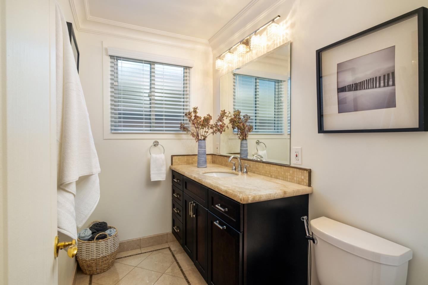 Detail Gallery Image 10 of 26 For 2403 Washington Ave, Redwood City,  CA 94061 - 3 Beds | 2/1 Baths