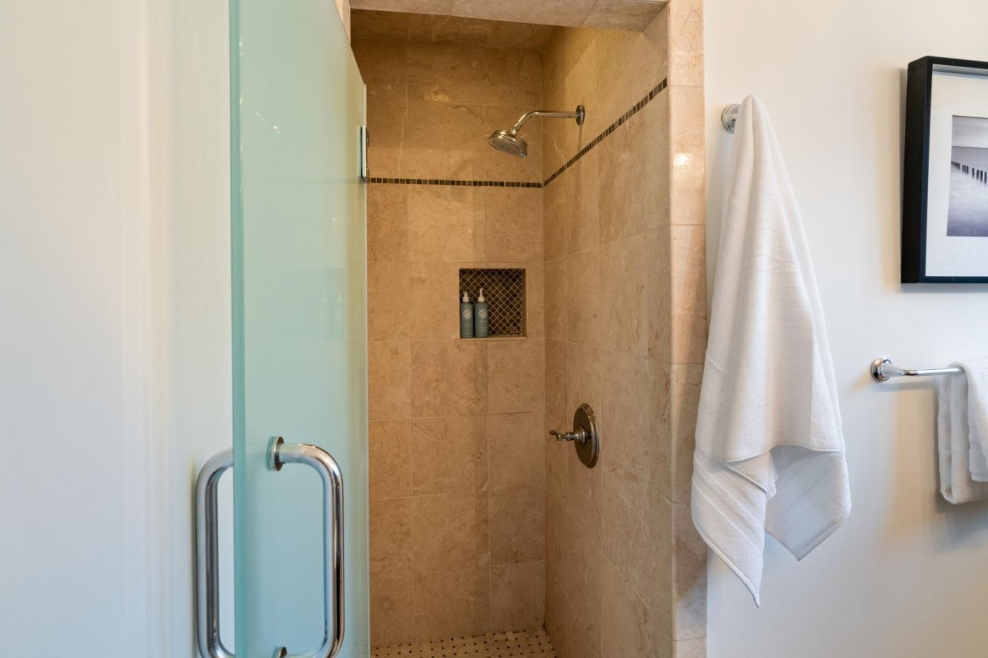 Detail Gallery Image 11 of 26 For 2403 Washington Ave, Redwood City,  CA 94061 - 3 Beds | 2/1 Baths