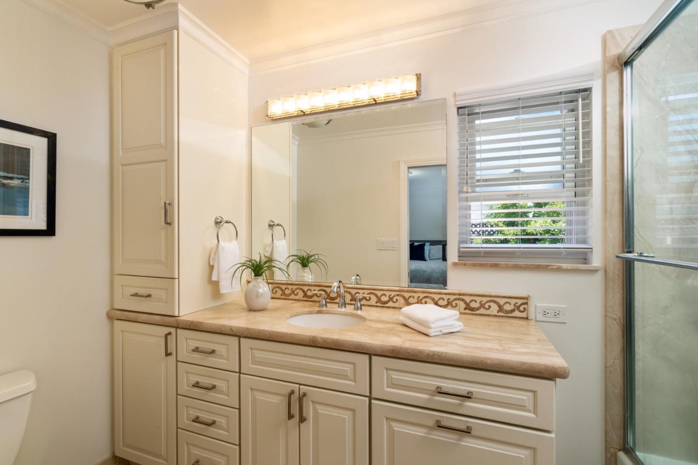 Detail Gallery Image 14 of 26 For 2403 Washington Ave, Redwood City,  CA 94061 - 3 Beds | 2/1 Baths