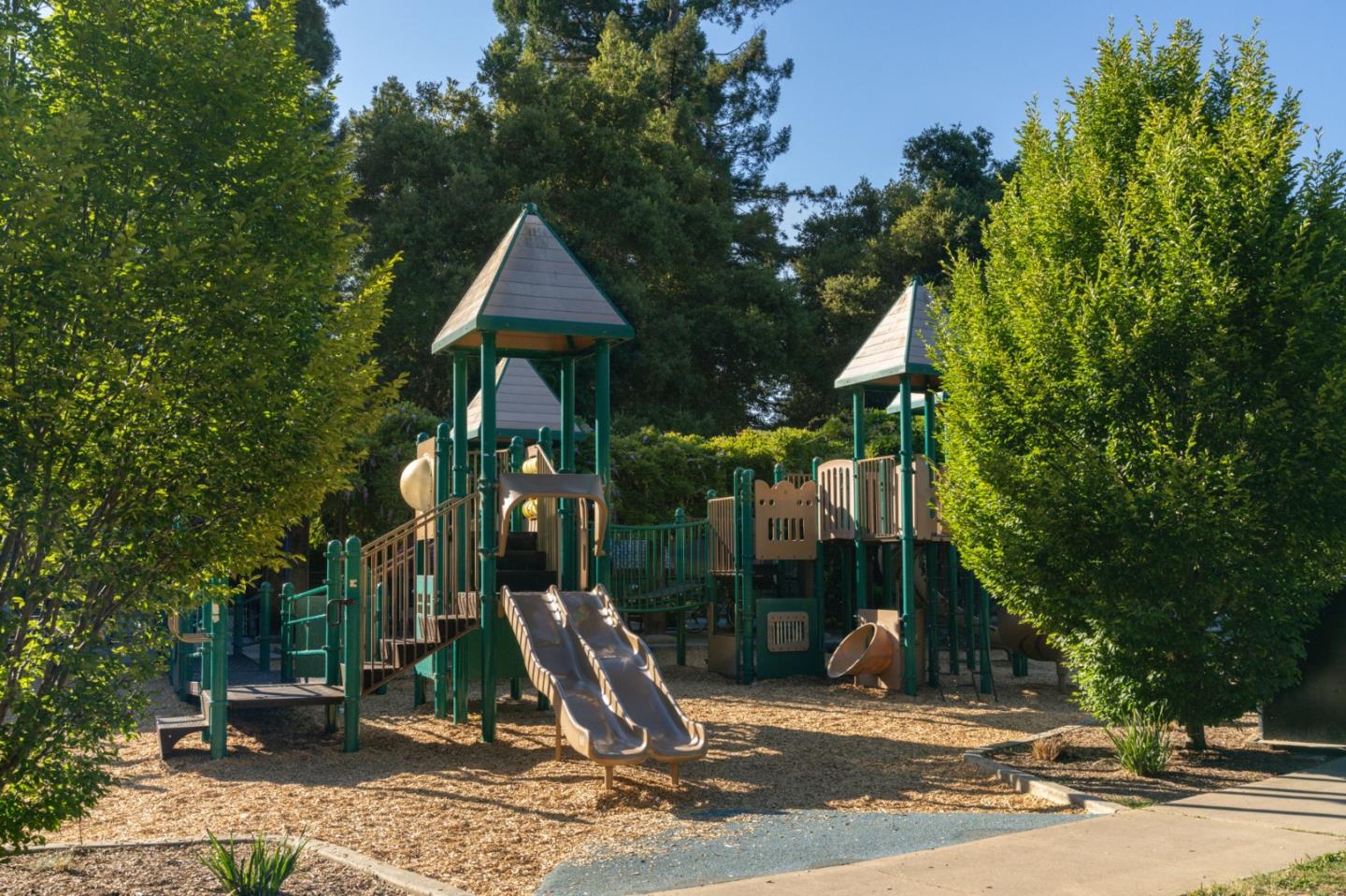 Detail Gallery Image 26 of 26 For 2403 Washington Ave, Redwood City,  CA 94061 - 3 Beds | 2/1 Baths