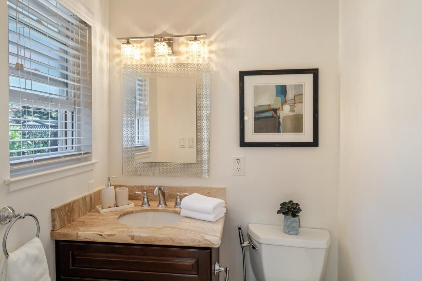 Detail Gallery Image 8 of 26 For 2403 Washington Ave, Redwood City,  CA 94061 - 3 Beds | 2/1 Baths