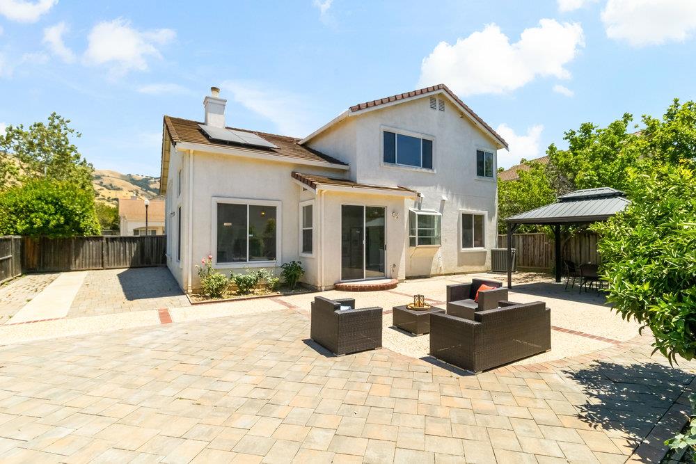 Detail Gallery Image 8 of 66 For 4551 Encanto Way, San Jose,  CA 95135 - 4 Beds | 3 Baths