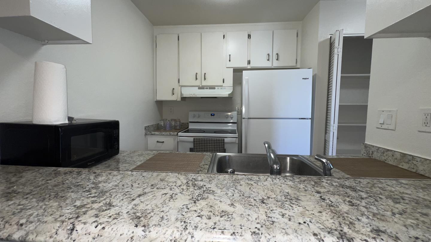 Detail Gallery Image 18 of 20 For 300 Stonegate Cir, San Jose,  CA 95110 - 2 Beds | 1 Baths
