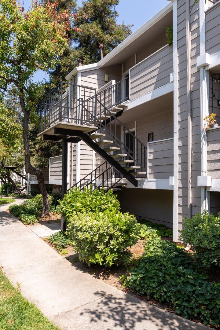 Detail Gallery Image 2 of 20 For 300 Stonegate Cir, San Jose,  CA 95110 - 2 Beds | 1 Baths