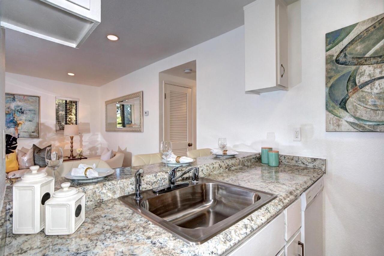 Detail Gallery Image 9 of 20 For 300 Stonegate Cir, San Jose,  CA 95110 - 2 Beds | 1 Baths
