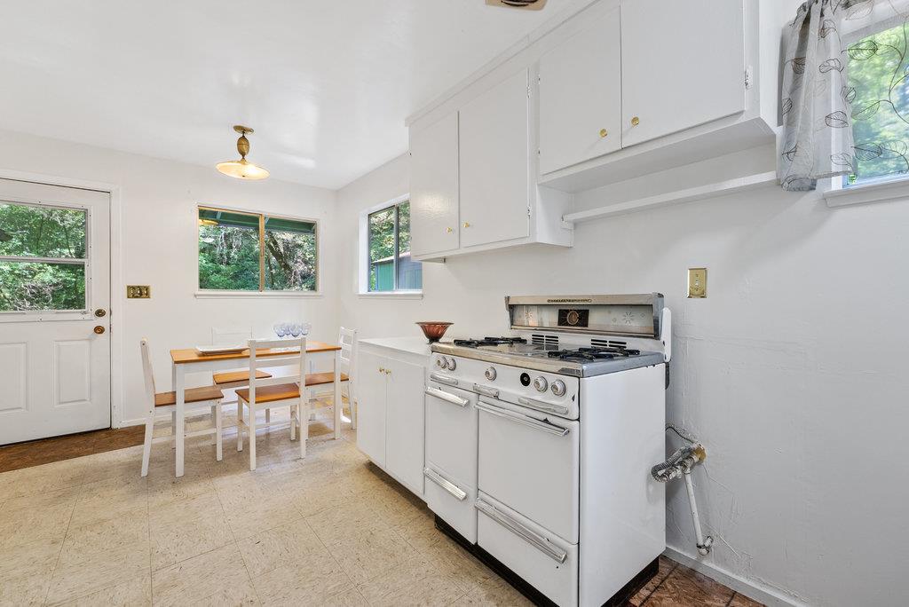 Detail Gallery Image 5 of 26 For 13550 Bear Creek Rd #18,  Boulder Creek,  CA 95006 - 2 Beds | 1 Baths