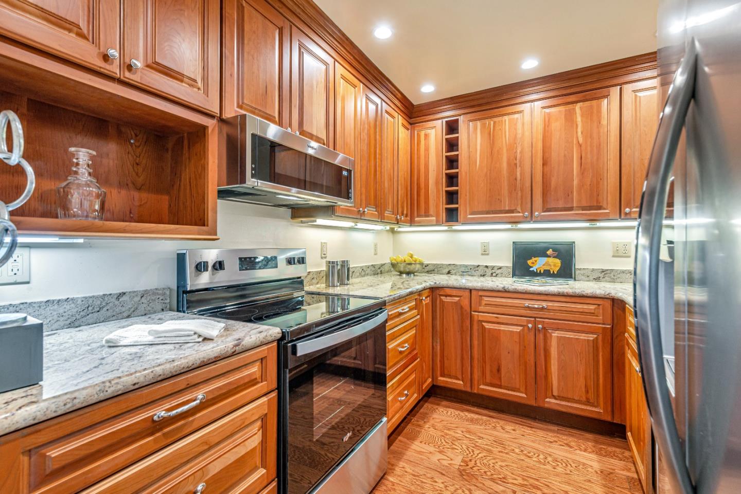 Detail Gallery Image 2 of 14 For 2140 Santa Cruz Ave #E 104,  Menlo Park,  CA 94025 - 2 Beds | 2 Baths