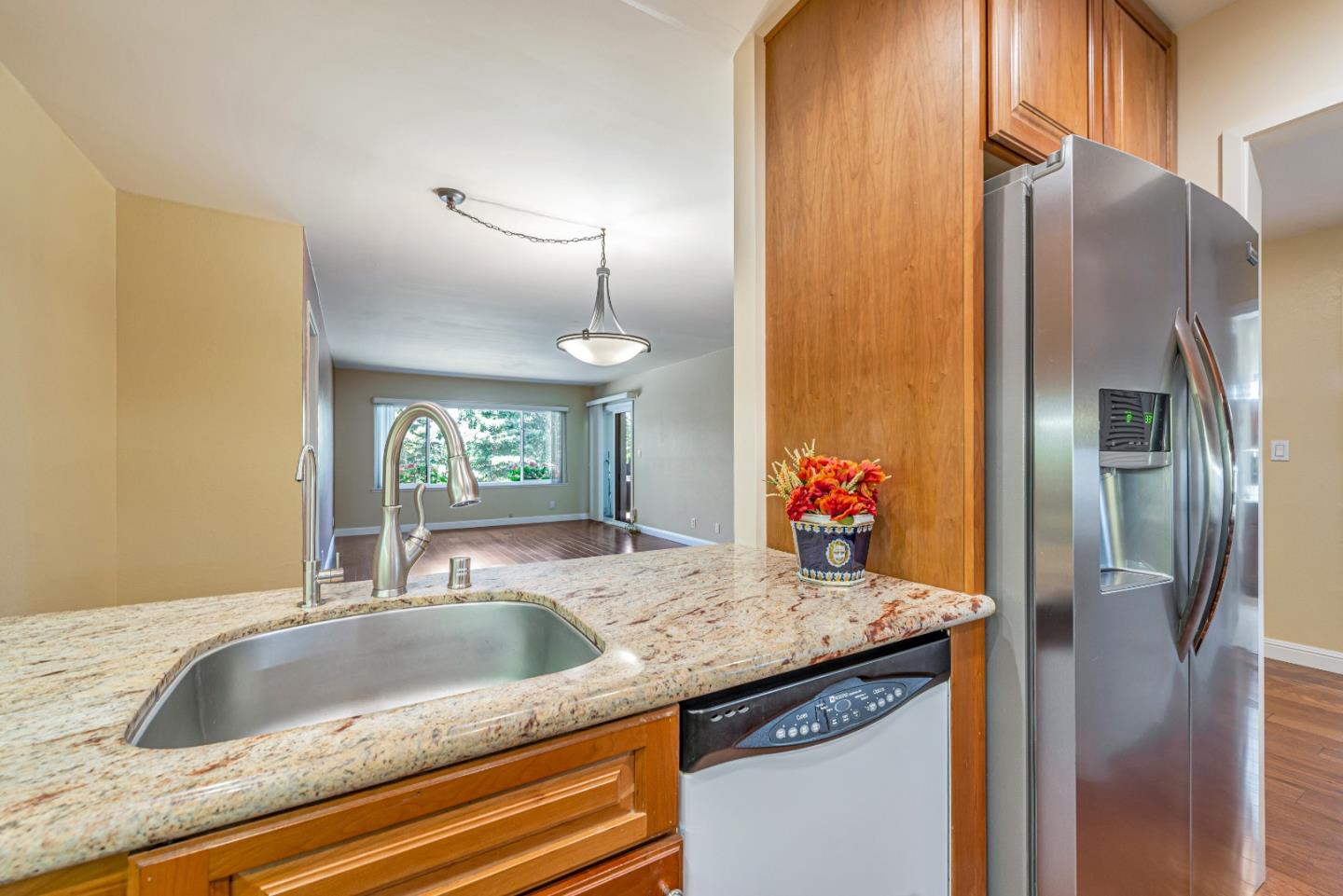 Detail Gallery Image 3 of 14 For 2140 Santa Cruz Ave #E 104,  Menlo Park,  CA 94025 - 2 Beds | 2 Baths