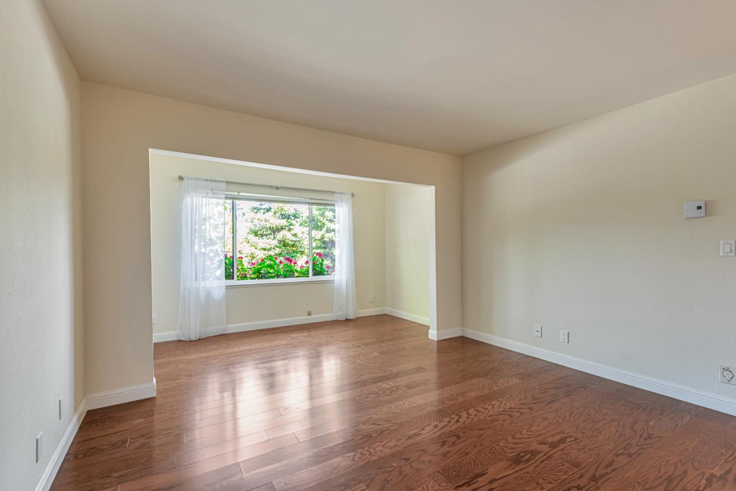 Detail Gallery Image 7 of 14 For 2140 Santa Cruz Ave #E 104,  Menlo Park,  CA 94025 - 2 Beds | 2 Baths