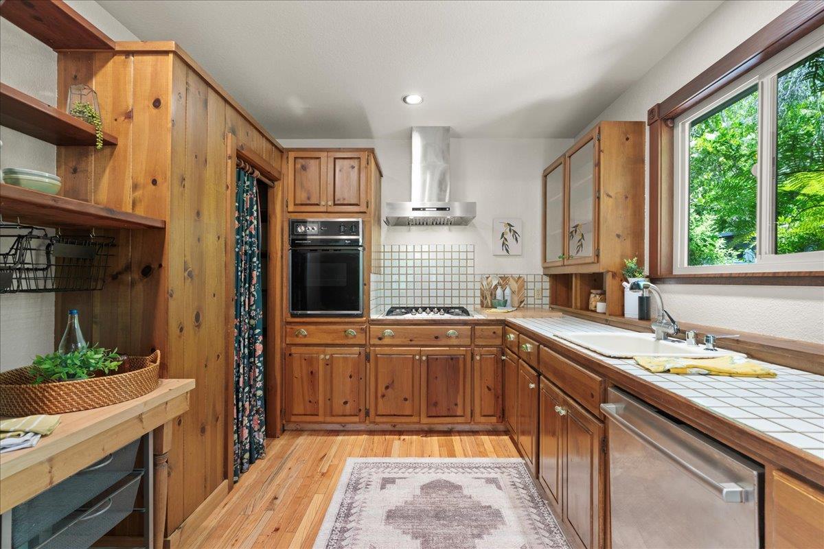 Detail Gallery Image 13 of 42 For 746 Western Dr, Santa Cruz,  CA 95060 - 4 Beds | 2 Baths