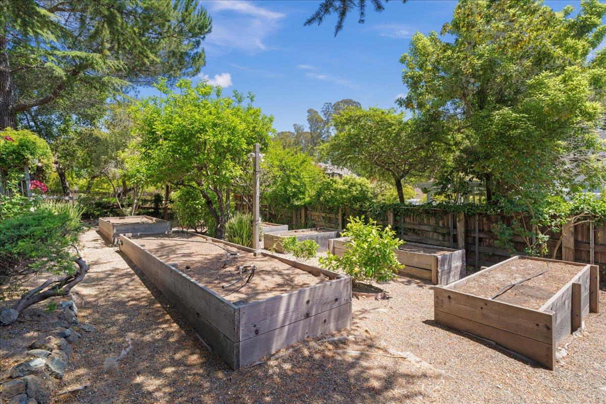 Detail Gallery Image 34 of 42 For 746 Western Dr, Santa Cruz,  CA 95060 - 4 Beds | 2 Baths
