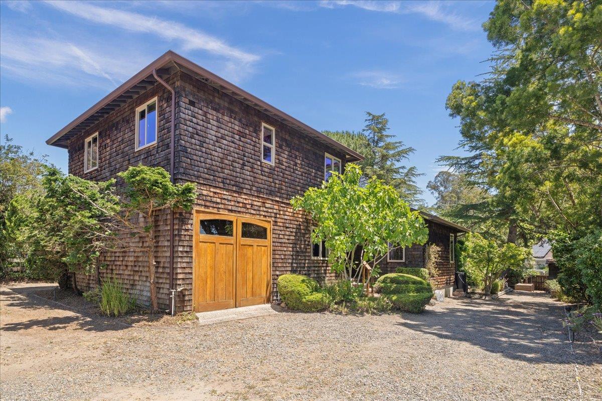 Detail Gallery Image 4 of 42 For 746 Western Dr, Santa Cruz,  CA 95060 - 4 Beds | 2 Baths