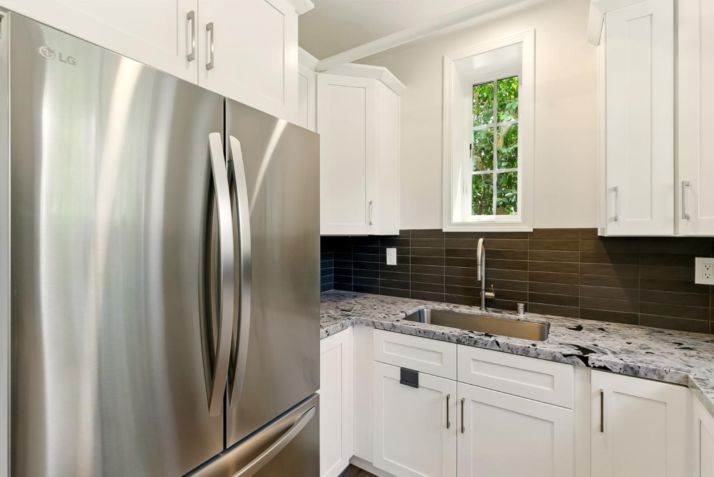 Detail Gallery Image 14 of 17 For 212 Eaton Rd #1,  San Mateo,  CA 94402 - 2 Beds | 1/1 Baths