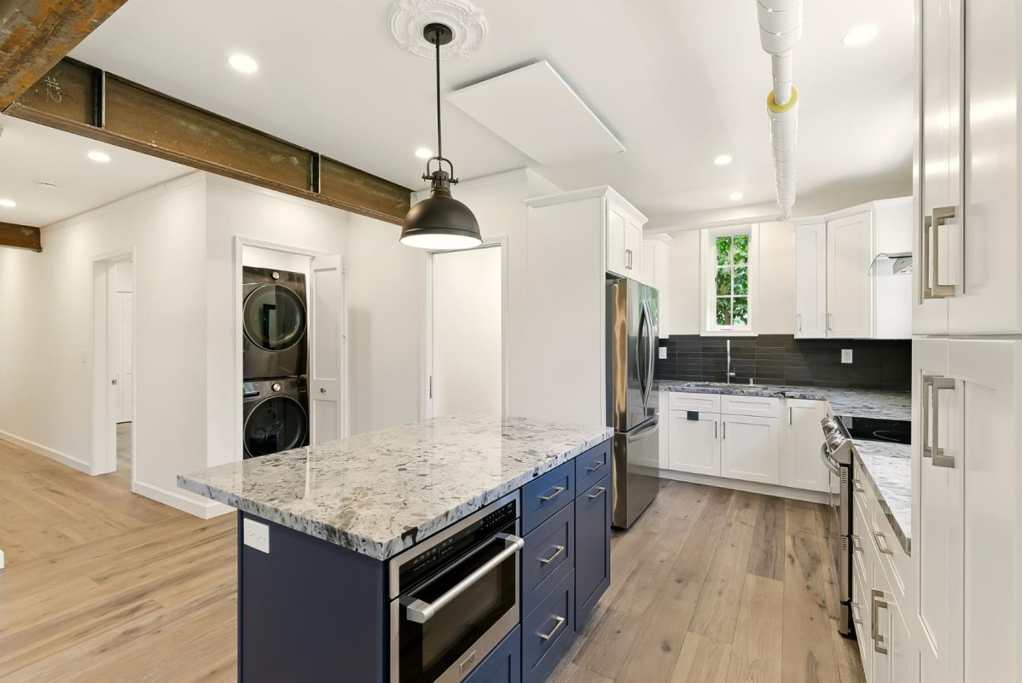 Detail Gallery Image 4 of 17 For 212 Eaton Rd #1,  San Mateo,  CA 94402 - 2 Beds | 1/1 Baths