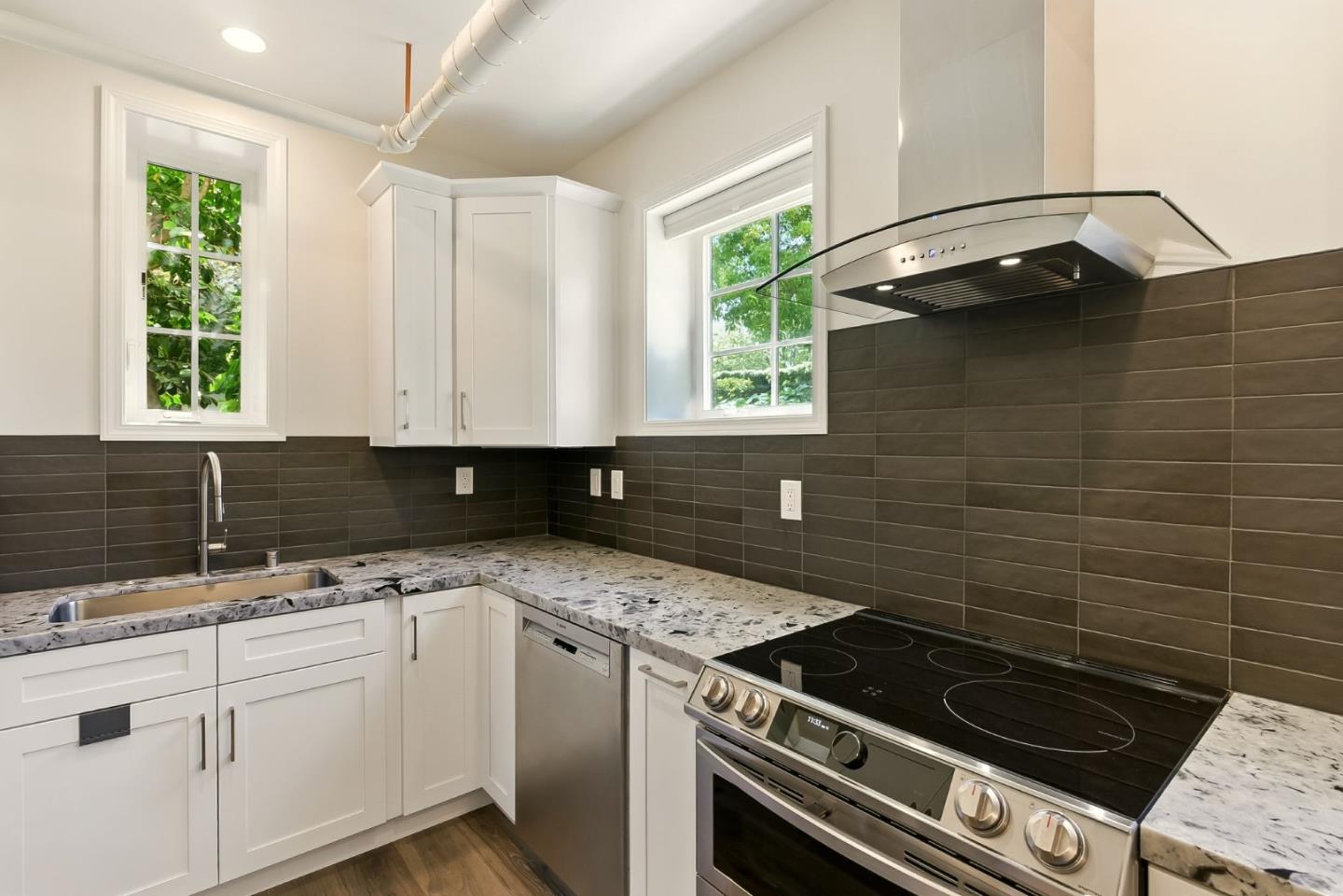 Detail Gallery Image 5 of 17 For 212 Eaton Rd #1,  San Mateo,  CA 94402 - 2 Beds | 1/1 Baths