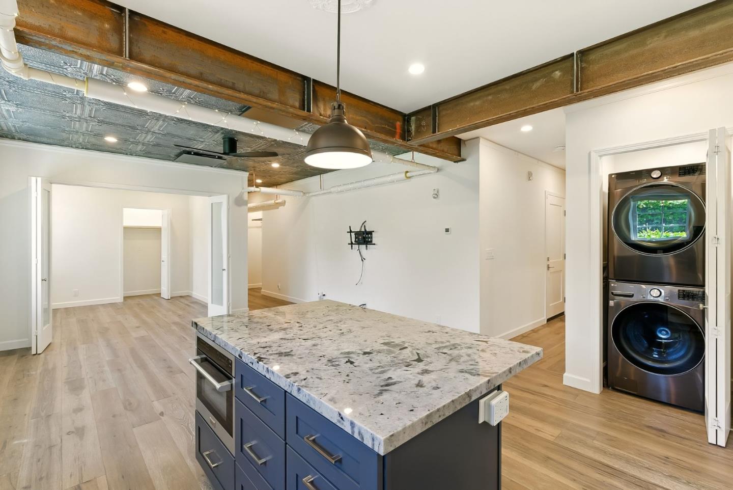 Detail Gallery Image 6 of 17 For 212 Eaton Rd #1,  San Mateo,  CA 94402 - 2 Beds | 1/1 Baths