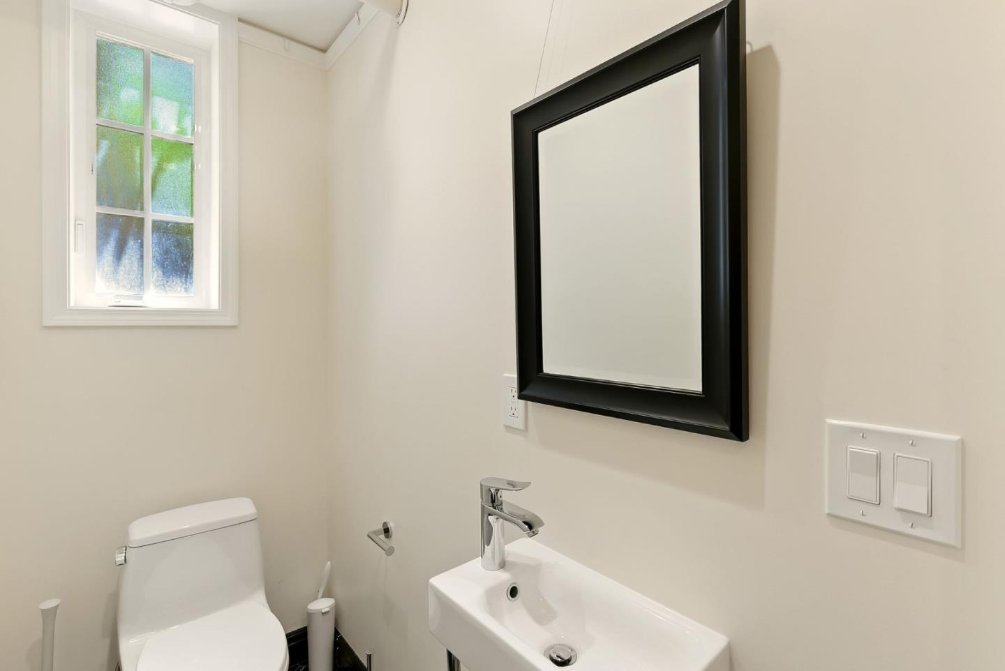 Detail Gallery Image 9 of 17 For 212 Eaton Rd #1,  San Mateo,  CA 94402 - 2 Beds | 1/1 Baths