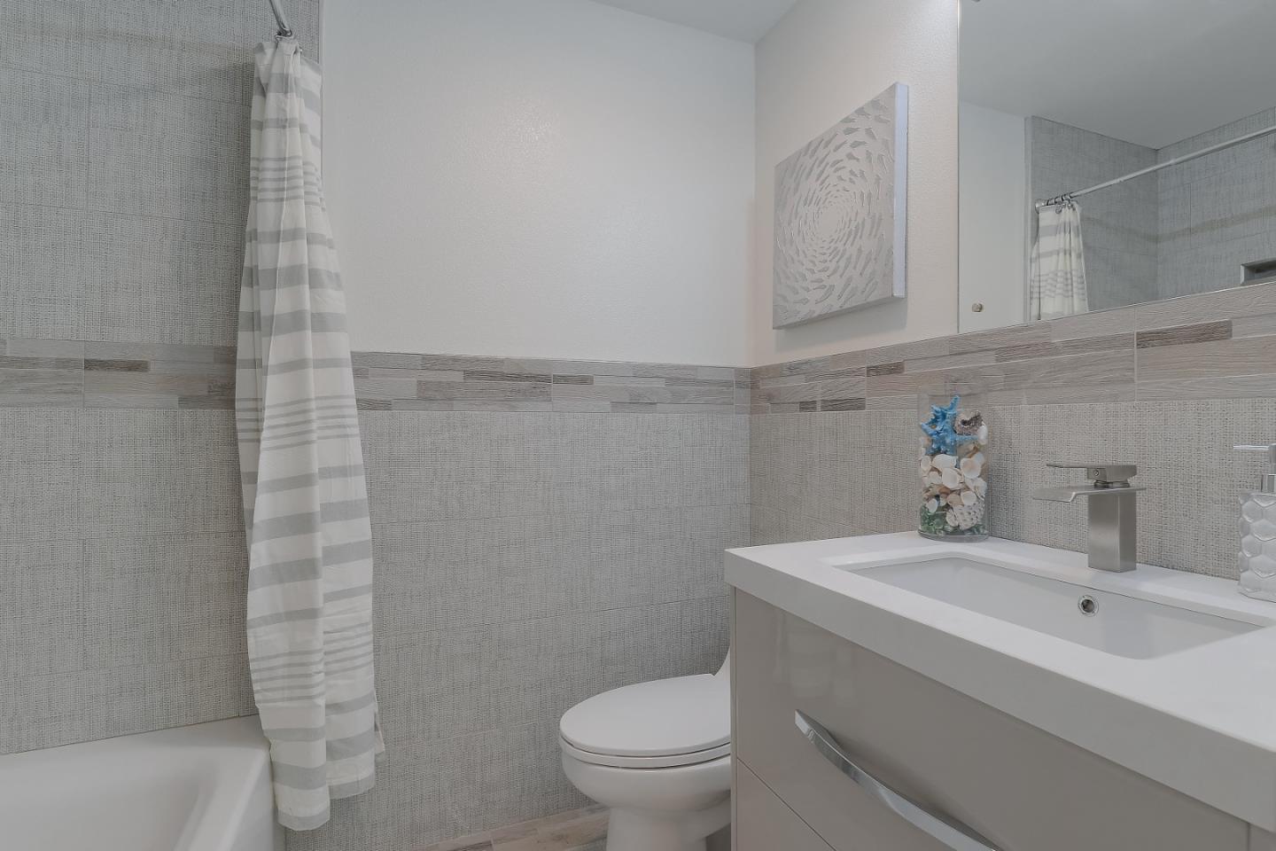 Detail Gallery Image 16 of 30 For 116 Daphne Way, East Palo Alto,  CA 94303 - 9 Beds | 6 Baths