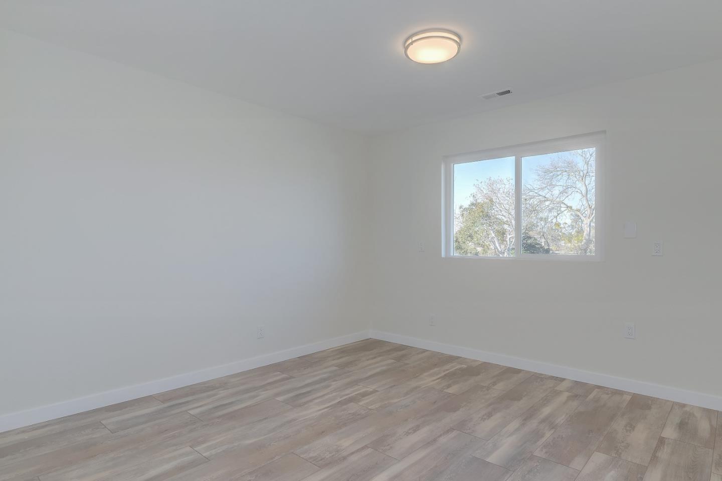 Detail Gallery Image 25 of 30 For 116 Daphne Way, East Palo Alto,  CA 94303 - 9 Beds | 6 Baths