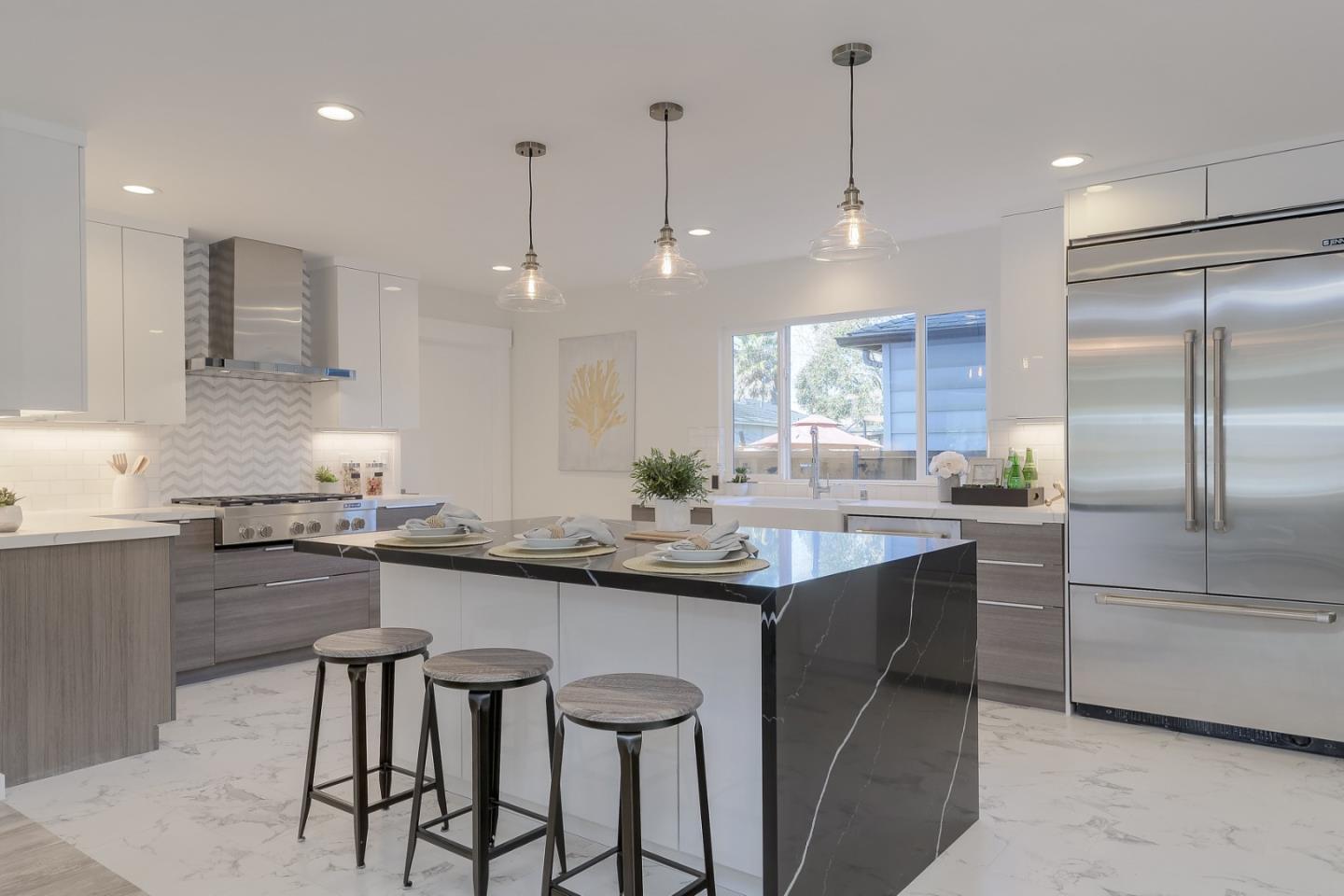 Detail Gallery Image 7 of 30 For 116 Daphne Way, East Palo Alto,  CA 94303 - 9 Beds | 6 Baths