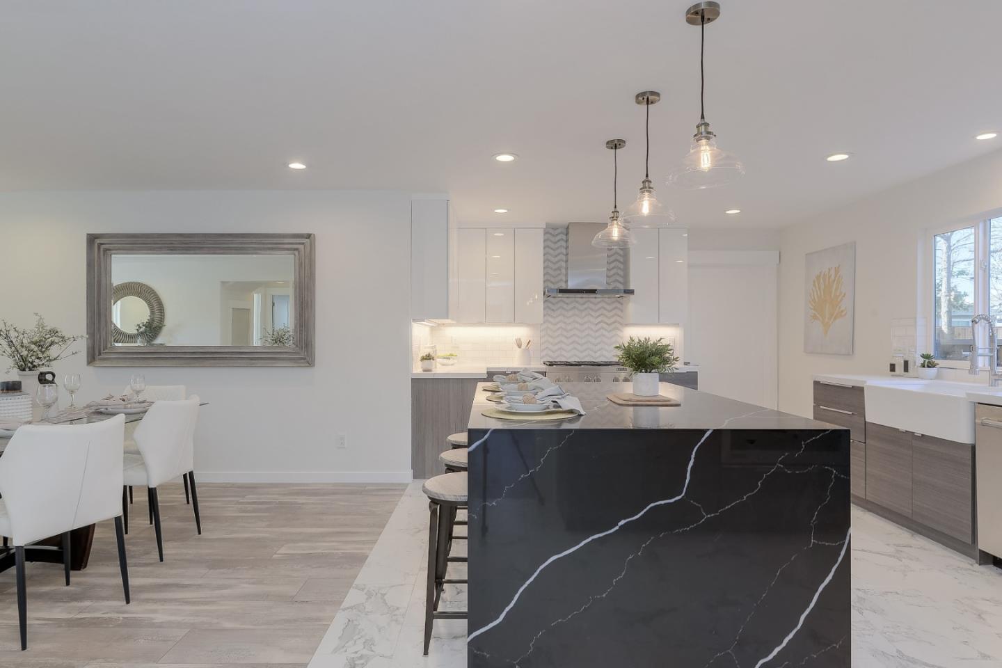 Detail Gallery Image 9 of 30 For 116 Daphne Way, East Palo Alto,  CA 94303 - 9 Beds | 6 Baths