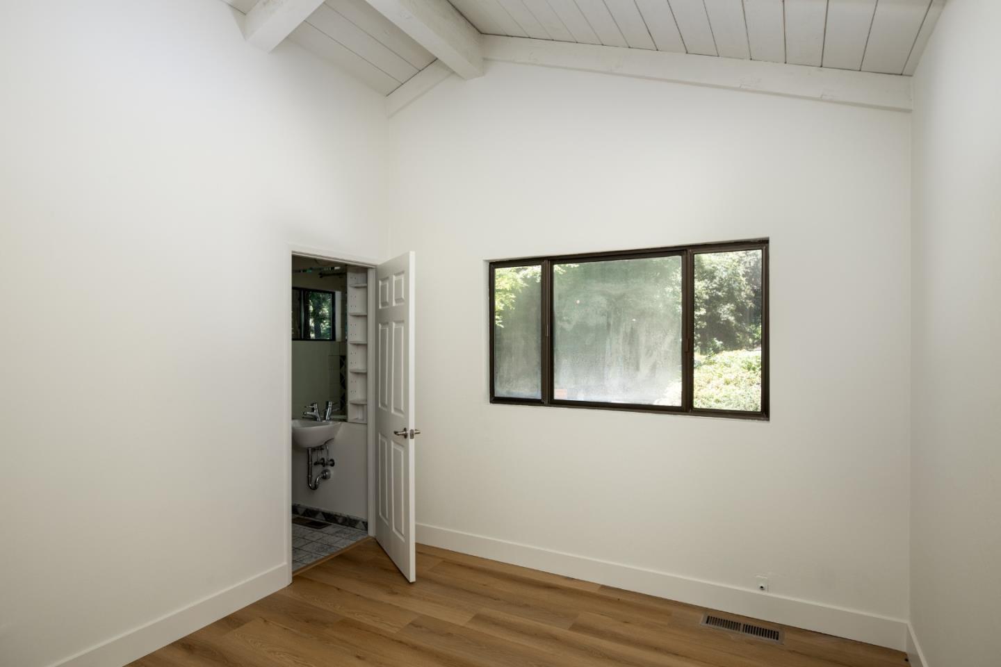 Detail Gallery Image 17 of 32 For 125 Grandview Dr, Woodside,  CA 94062 - 3 Beds | 3 Baths