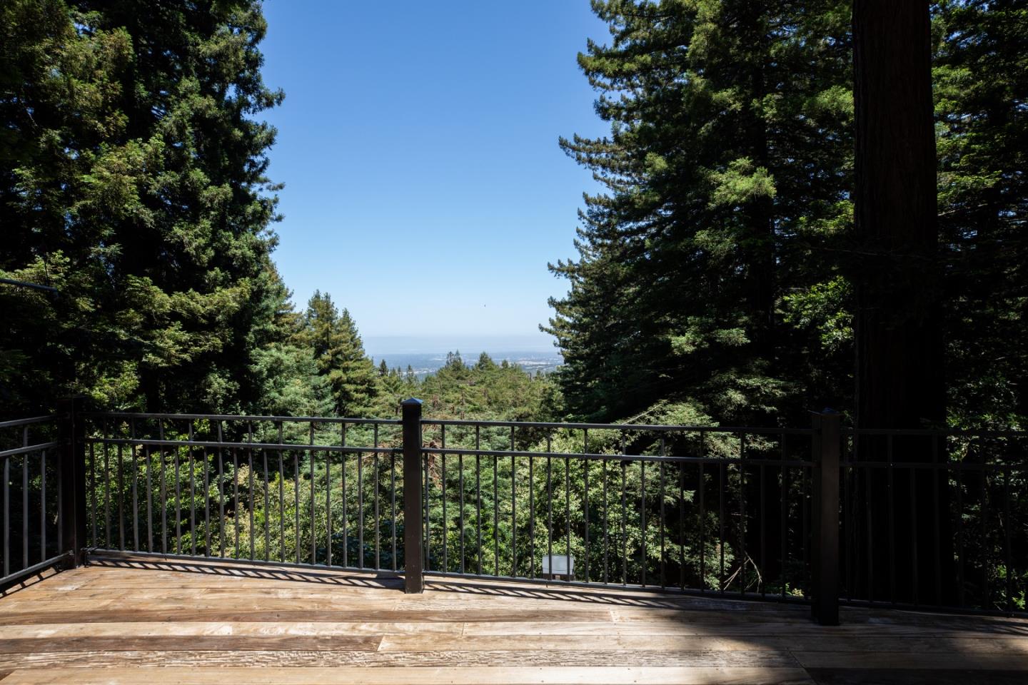 Detail Gallery Image 22 of 32 For 125 Grandview Dr, Woodside,  CA 94062 - 3 Beds | 3 Baths