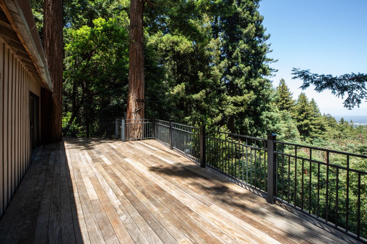 Detail Gallery Image 26 of 32 For 125 Grandview Dr, Woodside,  CA 94062 - 3 Beds | 3 Baths