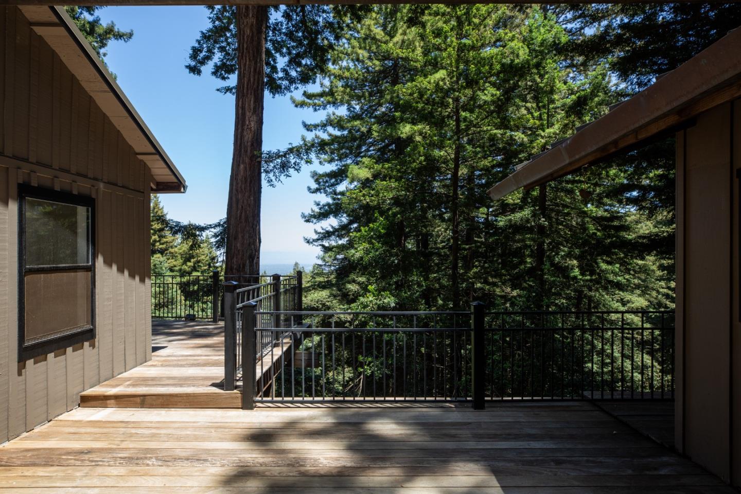 Detail Gallery Image 29 of 32 For 125 Grandview Dr, Woodside,  CA 94062 - 3 Beds | 3 Baths
