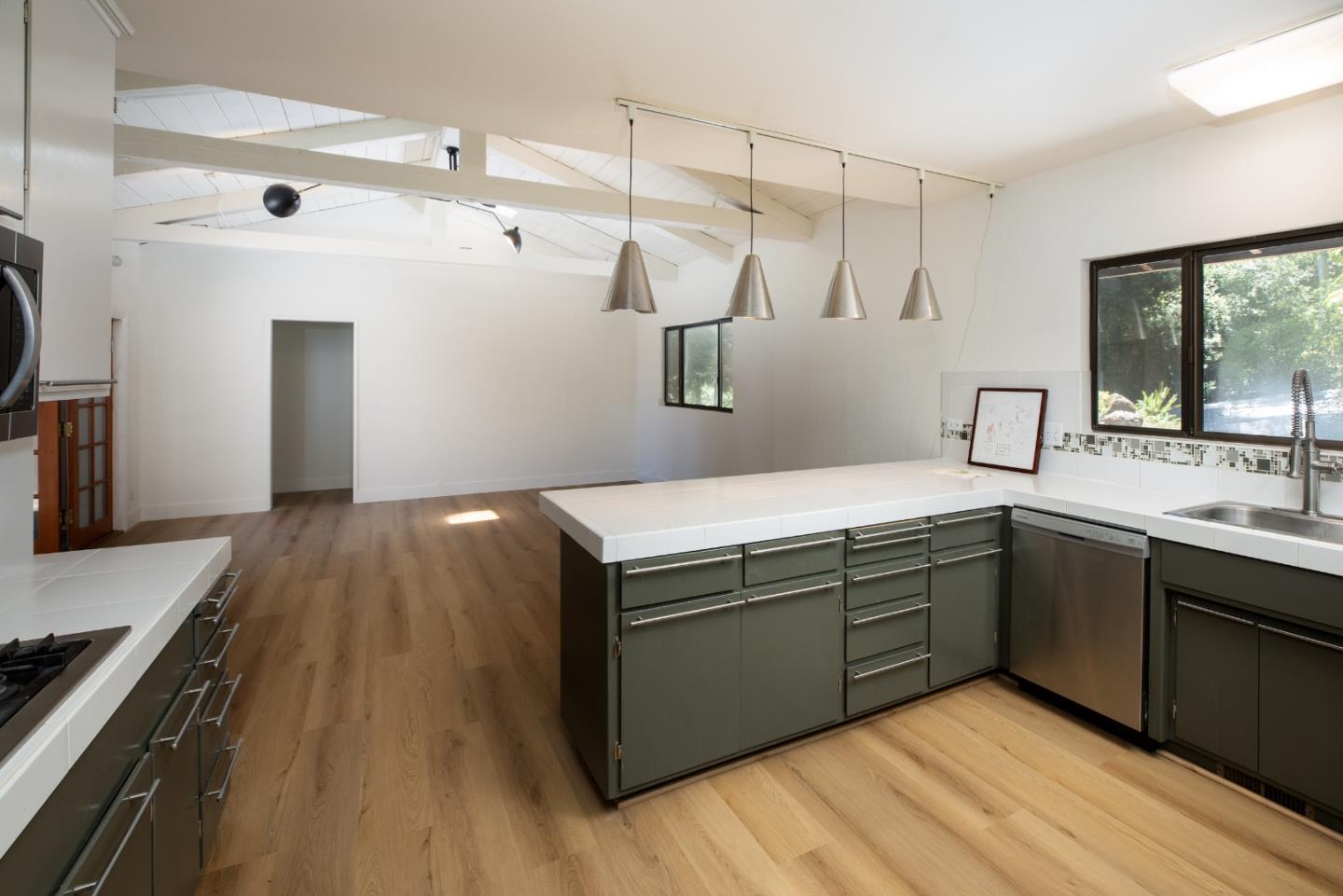 Detail Gallery Image 8 of 32 For 125 Grandview Dr, Woodside,  CA 94062 - 3 Beds | 3 Baths