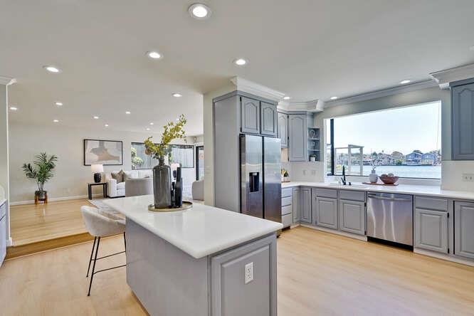 Detail Gallery Image 10 of 39 For 998 Flying Fish St, Foster City,  CA 94404 - 4 Beds | 2/1 Baths