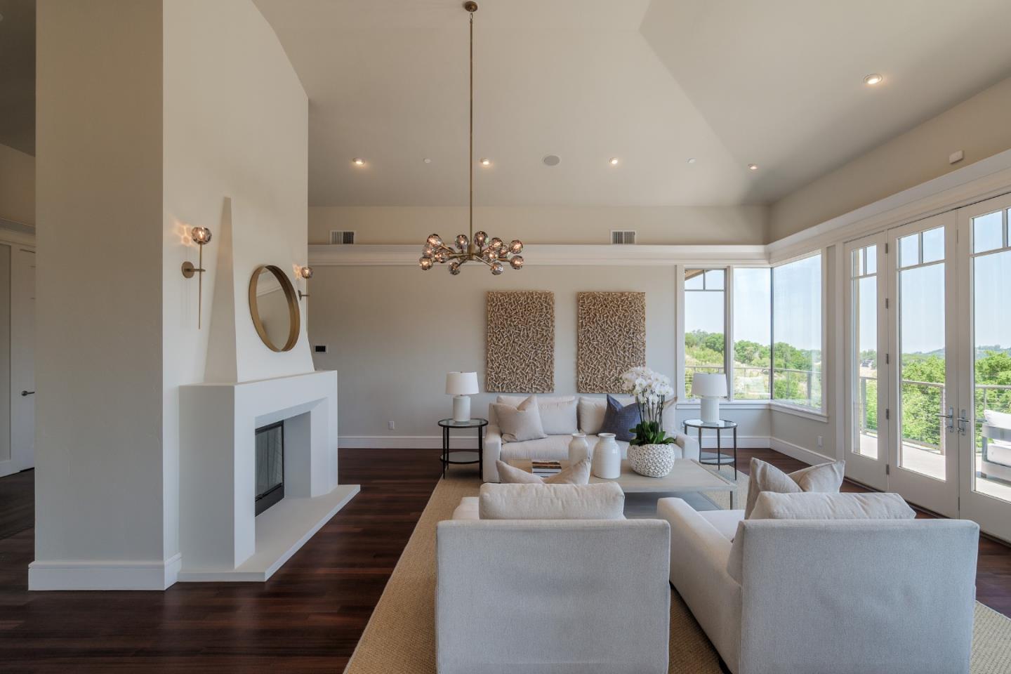 Detail Gallery Image 12 of 71 For 5 Redberry Rdg, Portola Valley,  CA 94028 - 6 Beds | 6/3 Baths