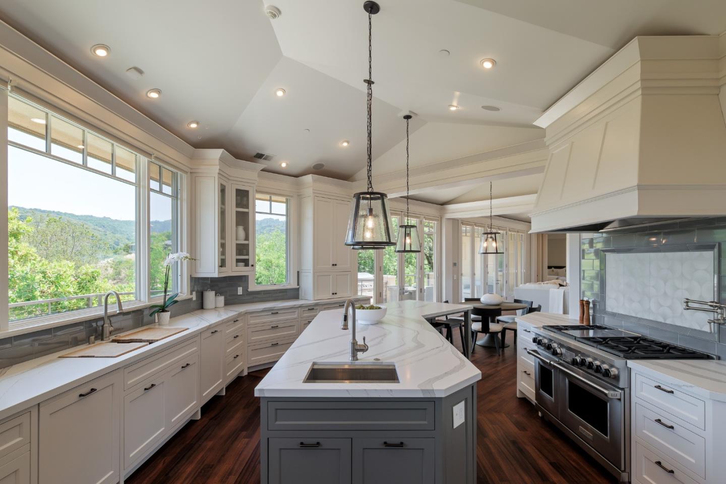 Detail Gallery Image 18 of 71 For 5 Redberry Rdg, Portola Valley,  CA 94028 - 6 Beds | 6/3 Baths