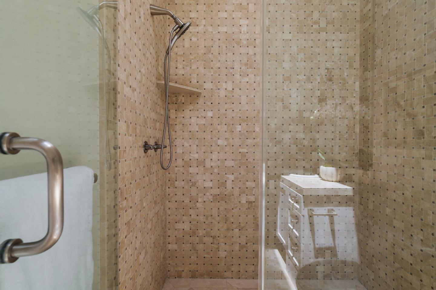 Detail Gallery Image 36 of 71 For 5 Redberry Rdg, Portola Valley,  CA 94028 - 6 Beds | 6/3 Baths