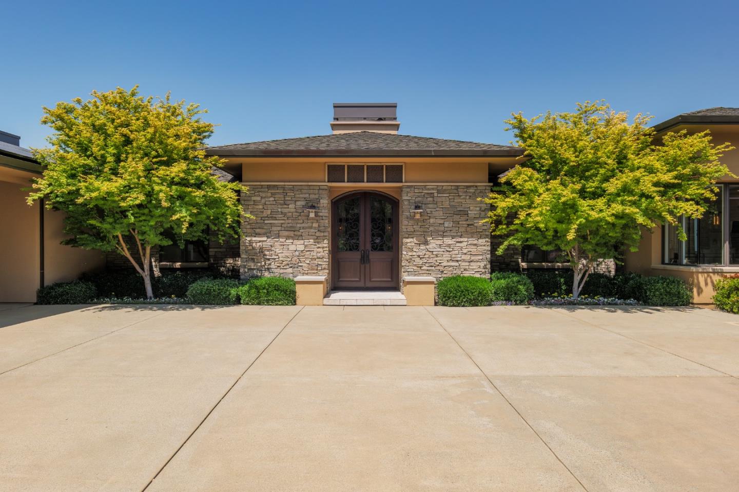 Detail Gallery Image 5 of 71 For 5 Redberry Rdg, Portola Valley,  CA 94028 - 6 Beds | 6/3 Baths