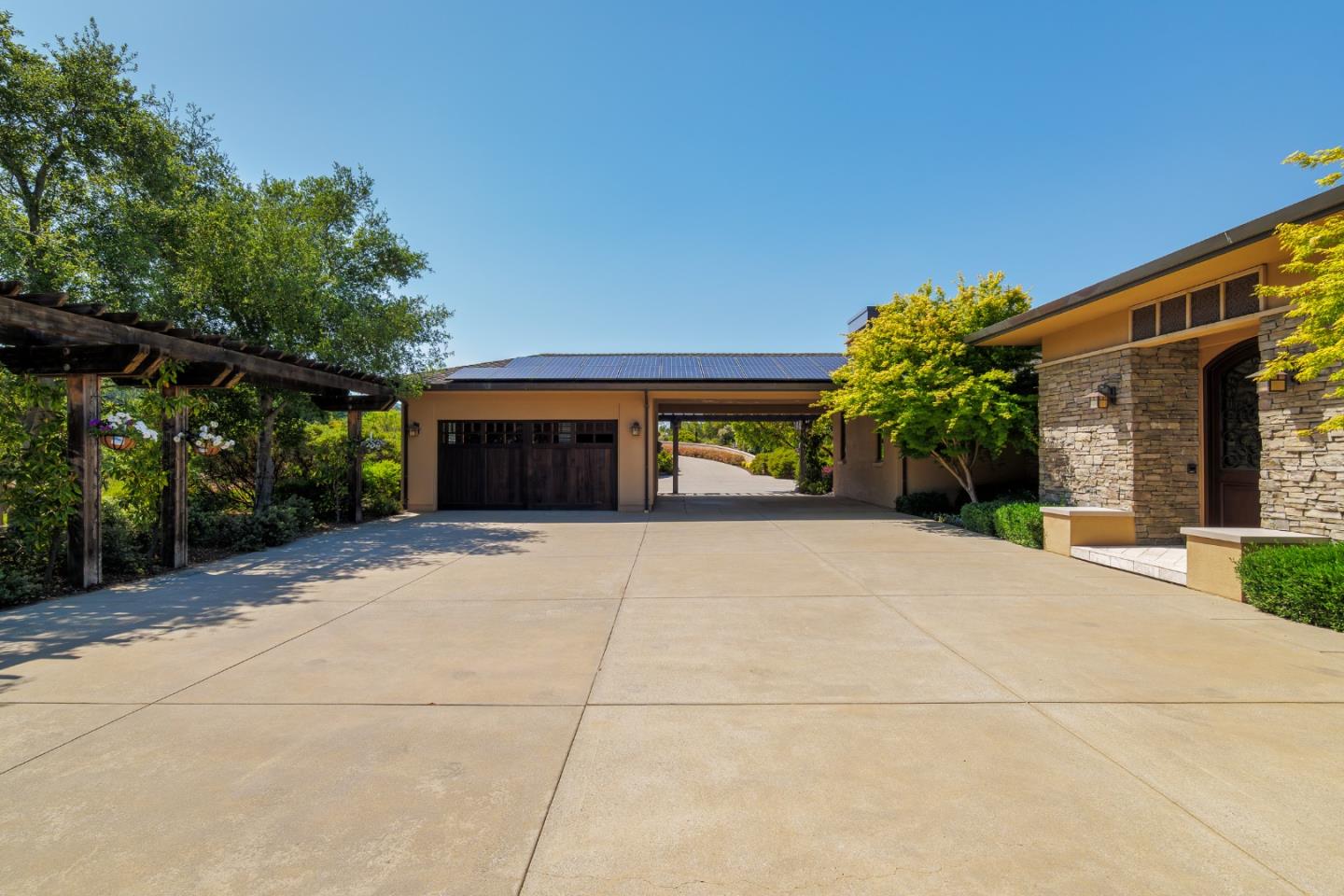 Detail Gallery Image 6 of 71 For 5 Redberry Rdg, Portola Valley,  CA 94028 - 6 Beds | 6/3 Baths