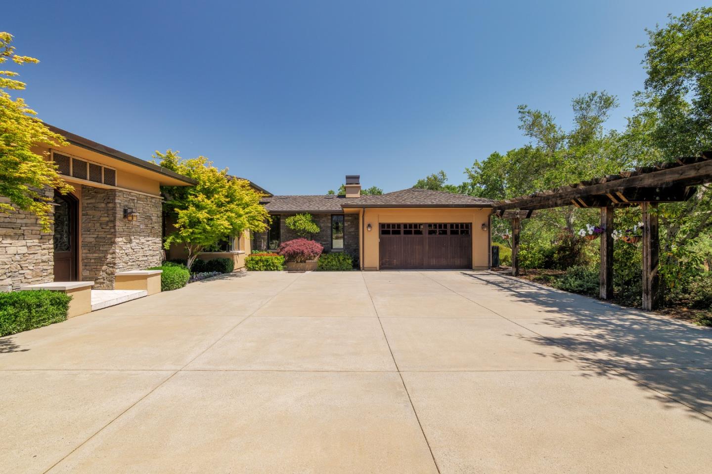 Detail Gallery Image 7 of 71 For 5 Redberry Rdg, Portola Valley,  CA 94028 - 6 Beds | 6/3 Baths