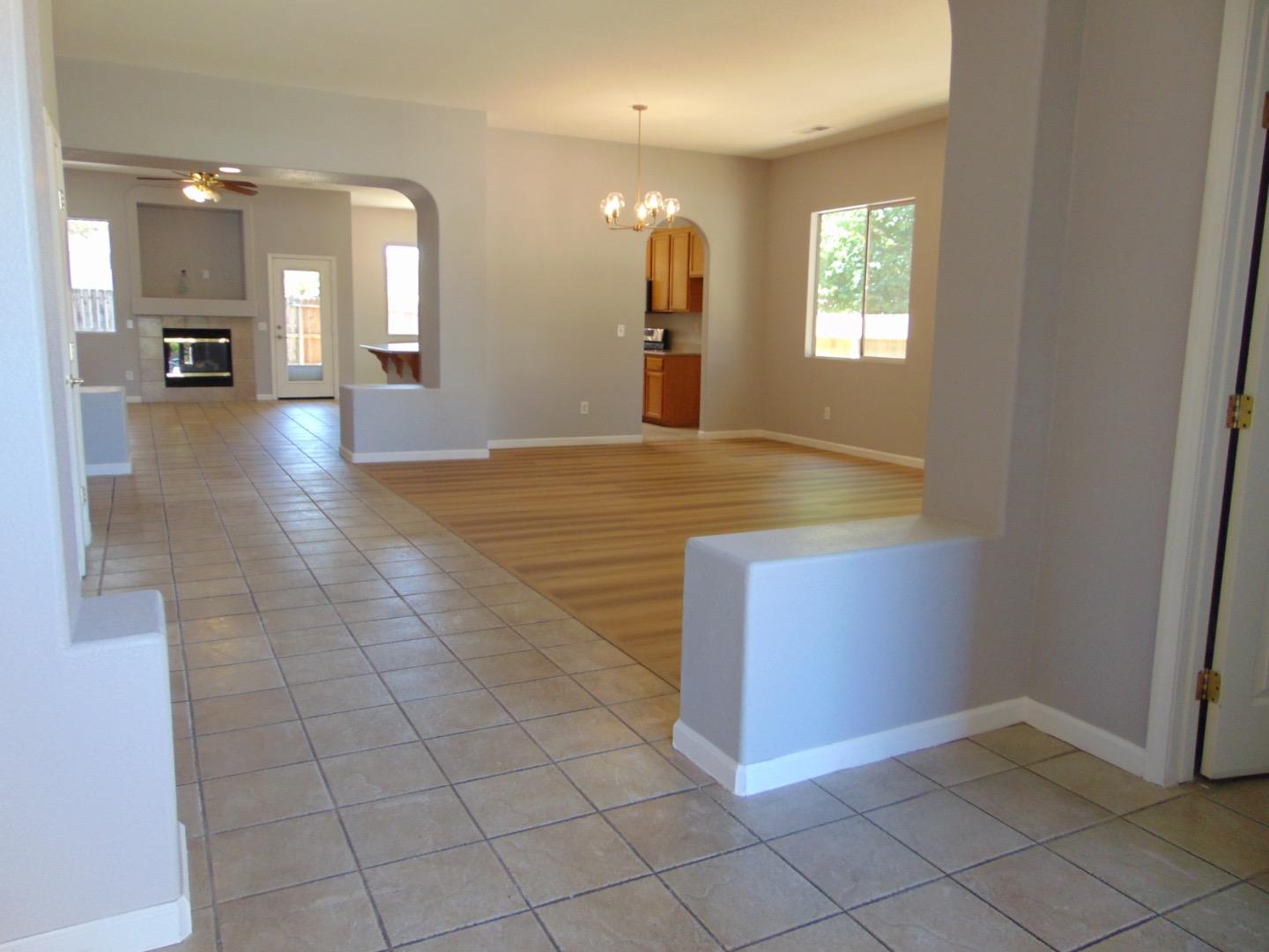 Detail Gallery Image 4 of 41 For 3343 Kay Bridges Pl, Stockton,  CA 95206 - 3 Beds | 3 Baths