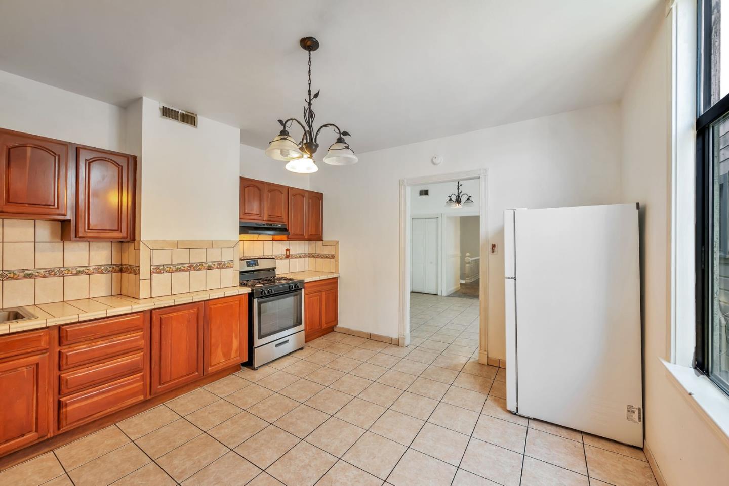 Detail Gallery Image 6 of 44 For 2664 22nd St, San Francisco,  CA 94110 - – Beds | – Baths