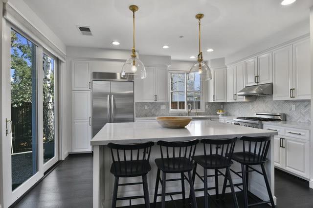 Detail Gallery Image 5 of 10 For 580 Laurel St, Menlo Park,  CA 94025 - 4 Beds | 2/1 Baths
