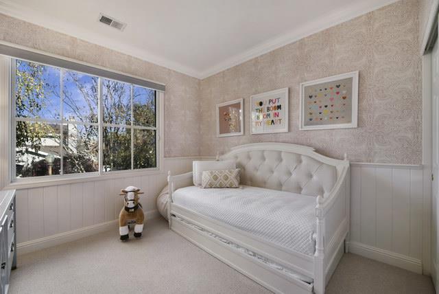 Detail Gallery Image 8 of 10 For 580 Laurel St, Menlo Park,  CA 94025 - 4 Beds | 2/1 Baths
