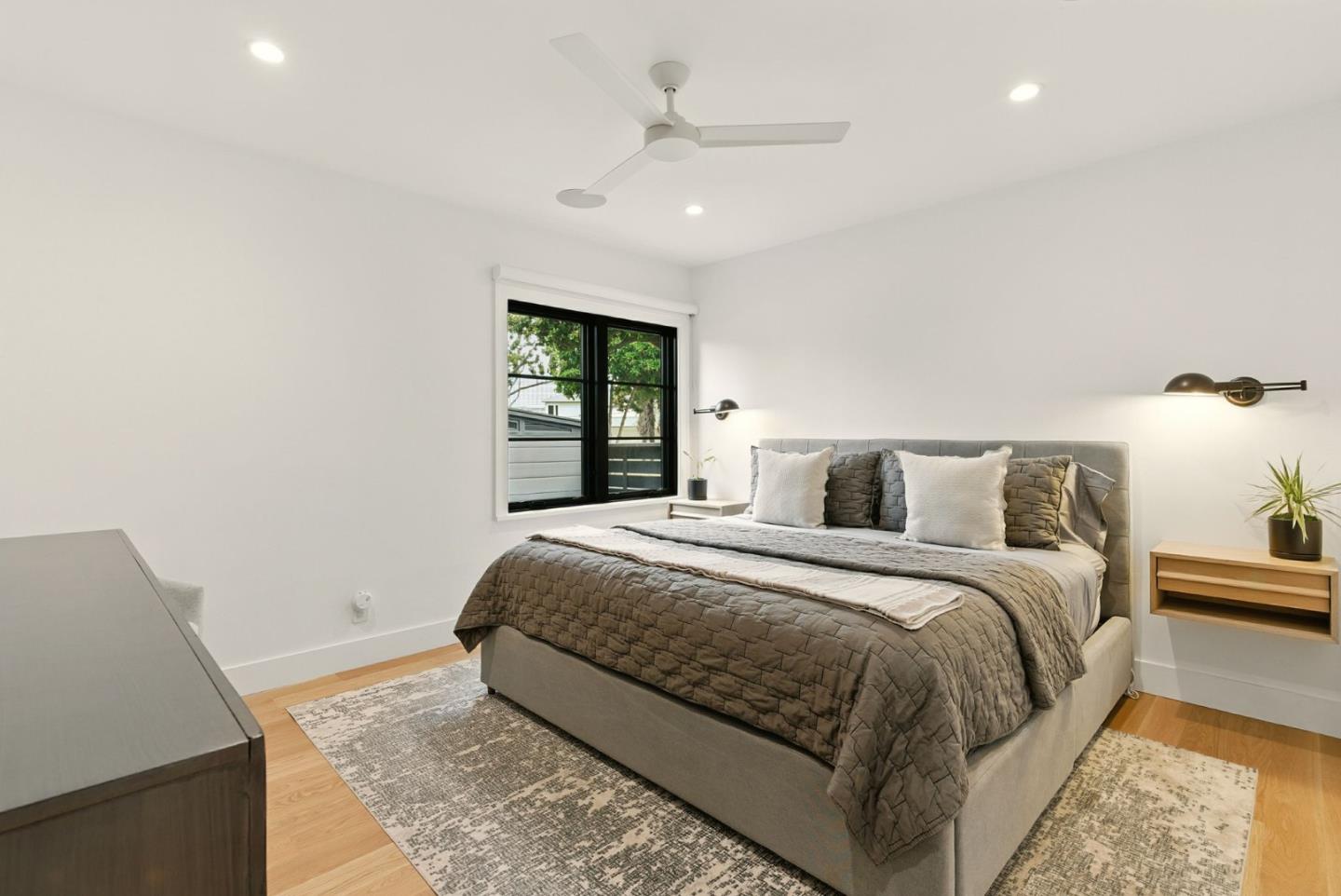 Detail Gallery Image 14 of 41 For 240 Bancroft Rd, Burlingame,  CA 94010 - 4 Beds | 2/1 Baths
