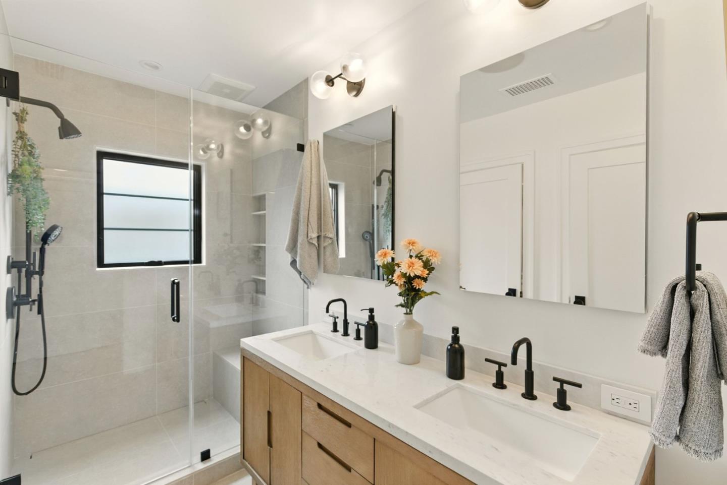 Detail Gallery Image 16 of 41 For 240 Bancroft Rd, Burlingame,  CA 94010 - 4 Beds | 2/1 Baths