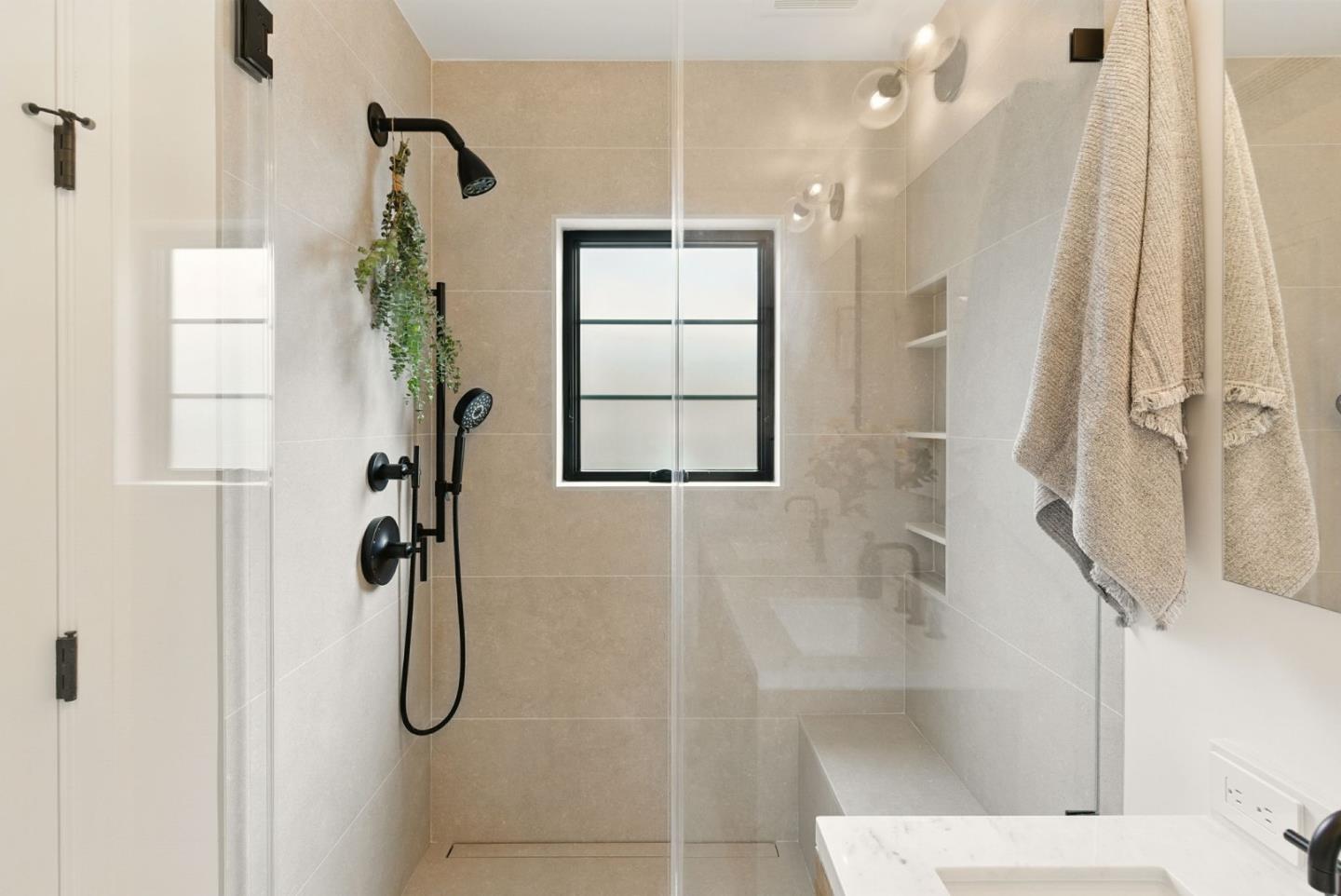 Detail Gallery Image 17 of 41 For 240 Bancroft Rd, Burlingame,  CA 94010 - 4 Beds | 2/1 Baths