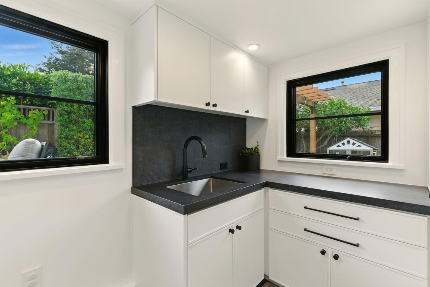 Detail Gallery Image 25 of 41 For 240 Bancroft Rd, Burlingame,  CA 94010 - 4 Beds | 2/1 Baths
