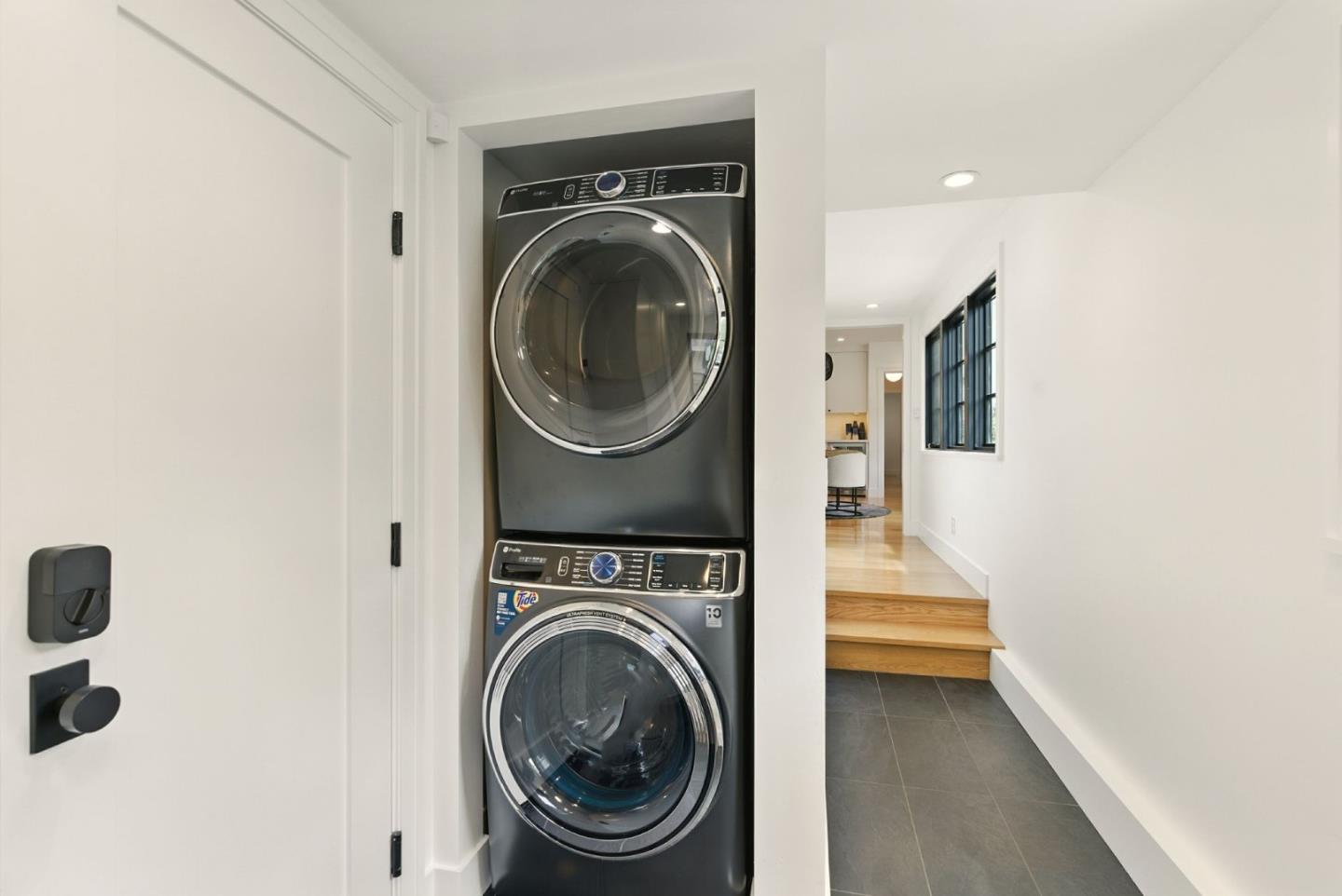 Detail Gallery Image 26 of 41 For 240 Bancroft Rd, Burlingame,  CA 94010 - 4 Beds | 2/1 Baths