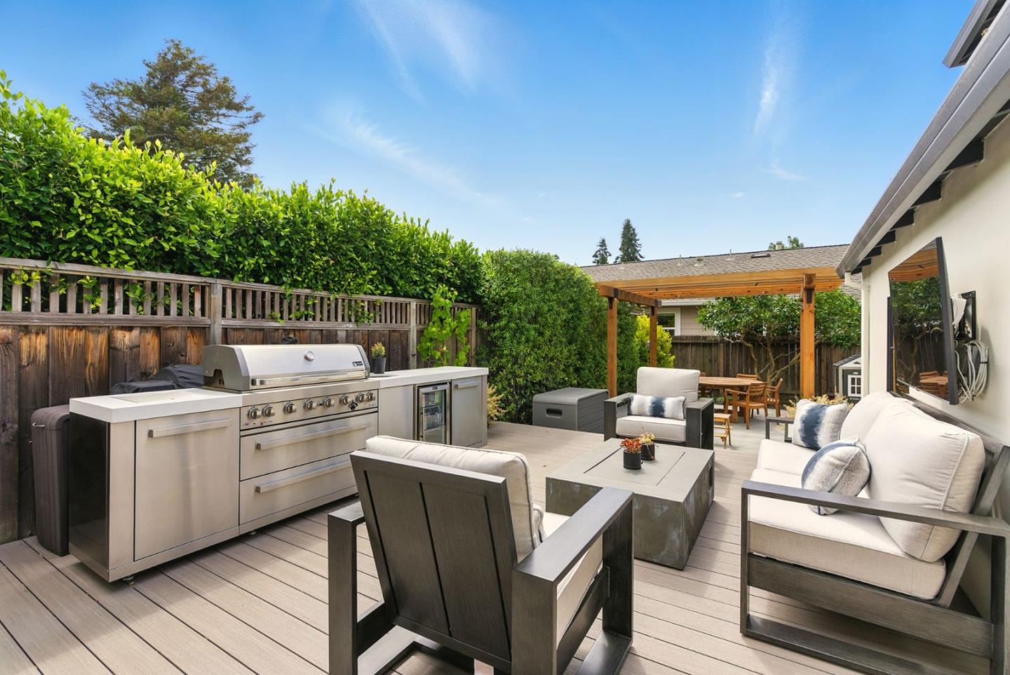 Detail Gallery Image 28 of 41 For 240 Bancroft Rd, Burlingame,  CA 94010 - 4 Beds | 2/1 Baths