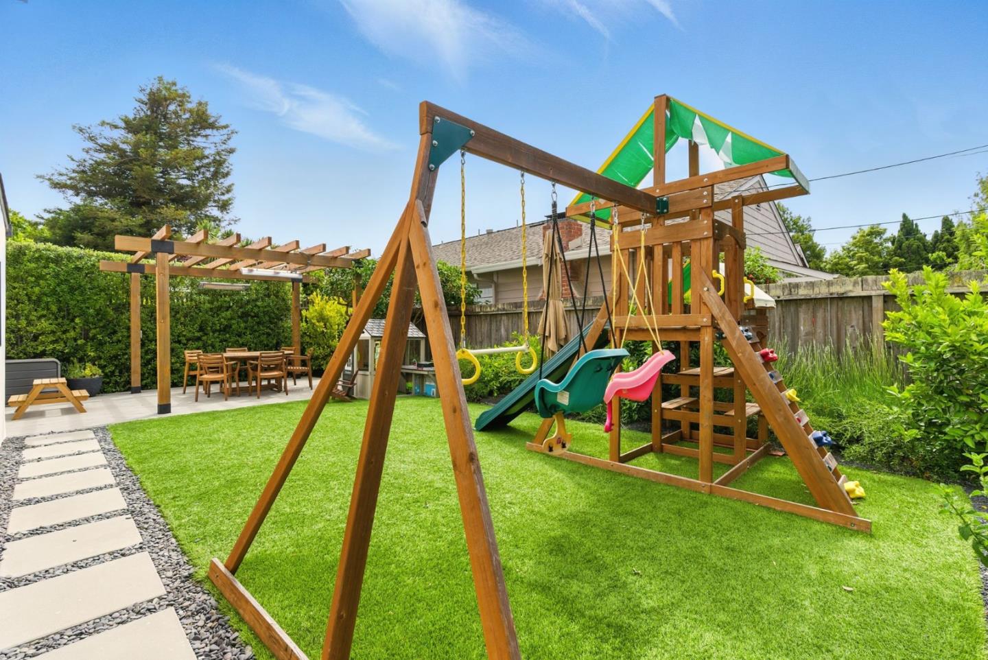 Detail Gallery Image 30 of 41 For 240 Bancroft Rd, Burlingame,  CA 94010 - 4 Beds | 2/1 Baths