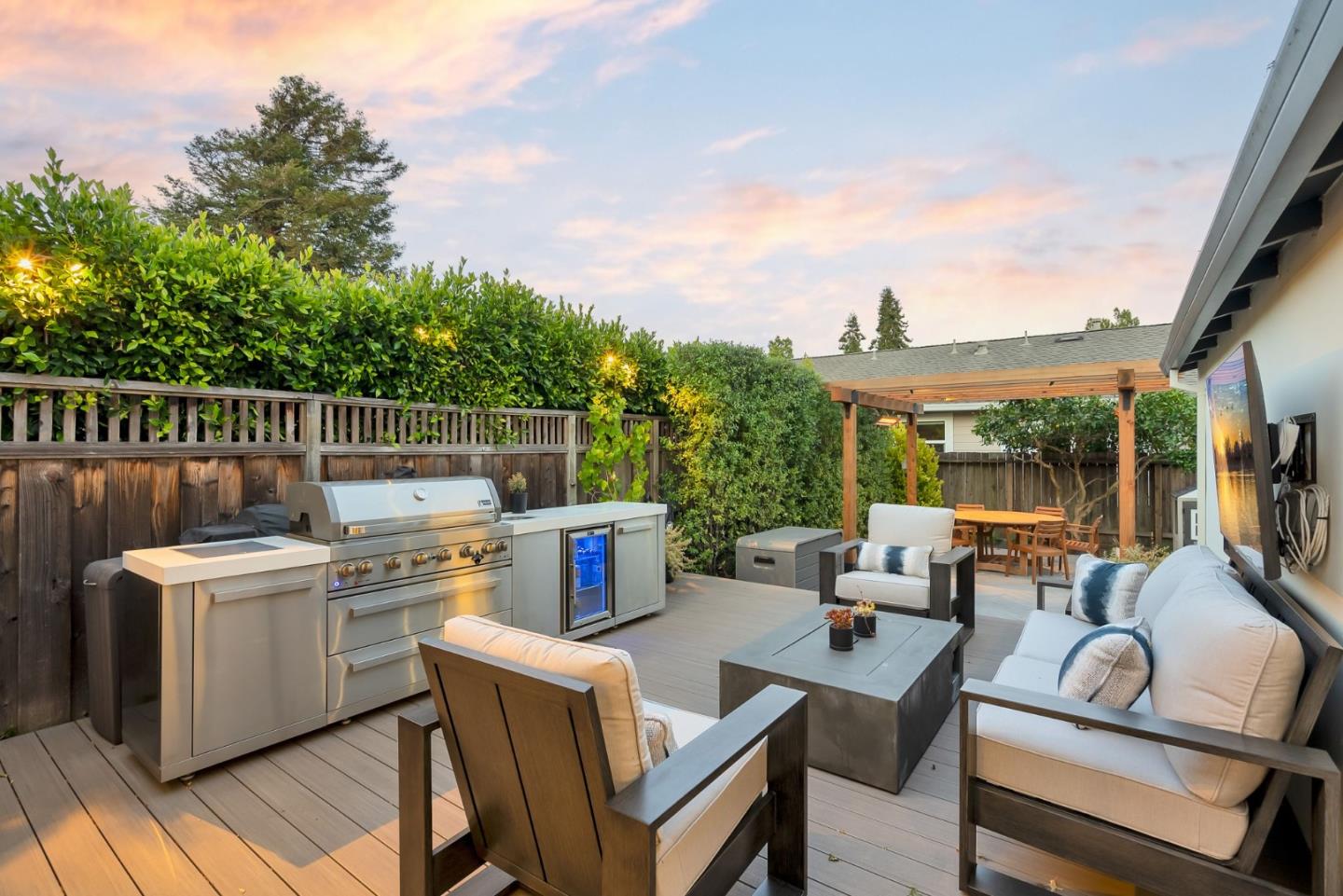 Detail Gallery Image 36 of 41 For 240 Bancroft Rd, Burlingame,  CA 94010 - 4 Beds | 2/1 Baths